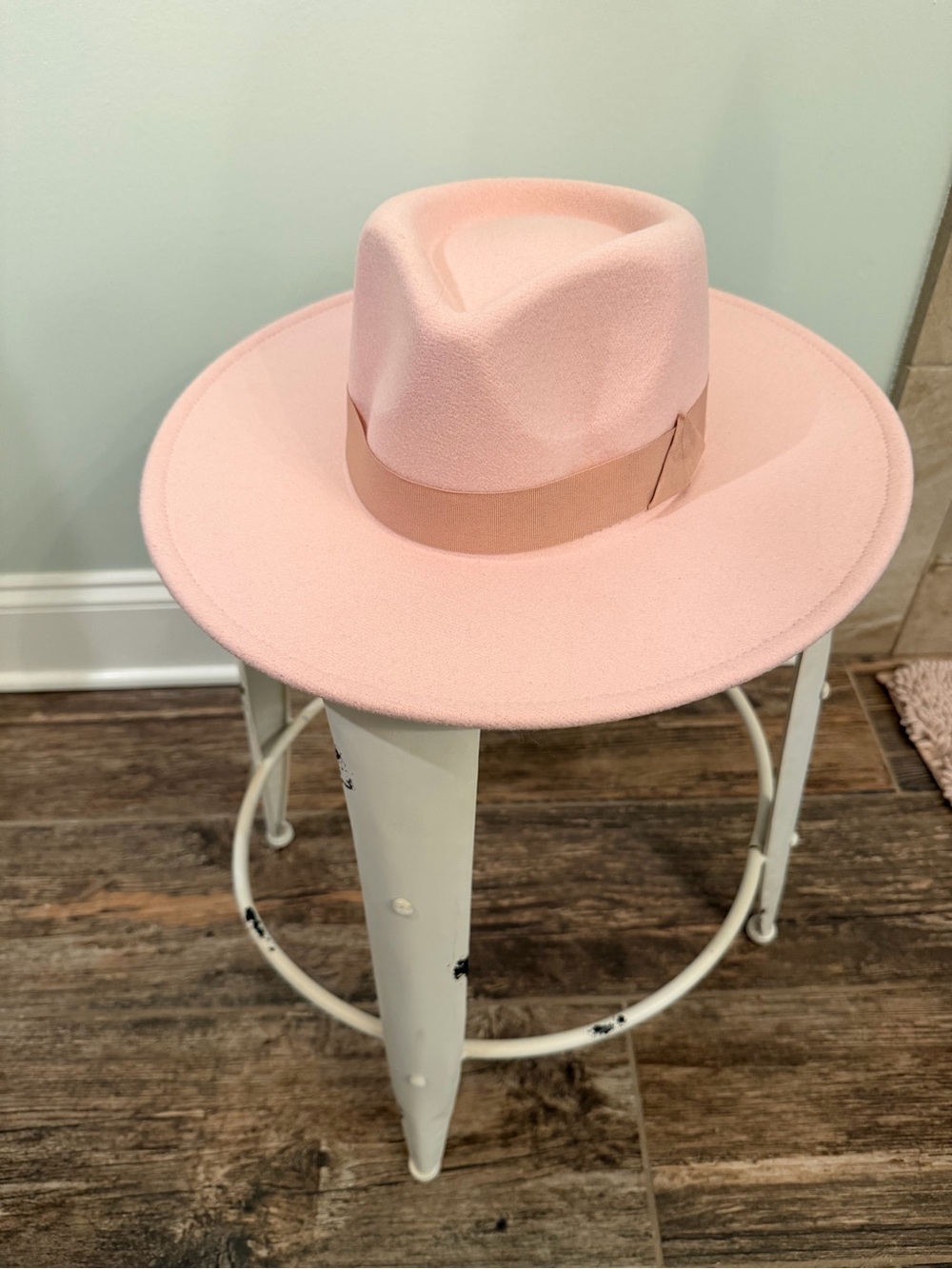 Blush Pink Wide-Brim Felt Rancher Hat